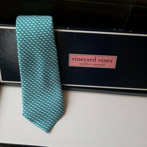 NEW $49 VINEYARD VINES BOYS SILK TIE - BLUE WHALES